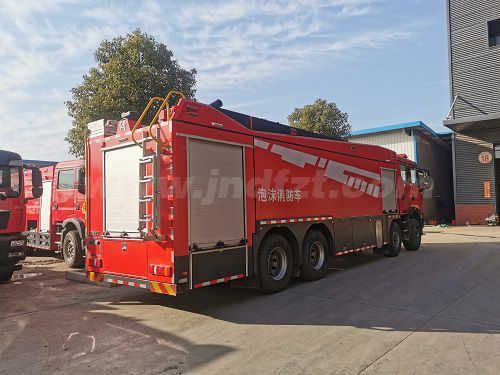 江特牌JDF5370GXFSG180/Z6型水罐消防车(选装自动档)