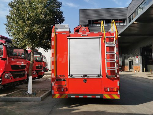 江特牌JDF5370GXFSG180/Z6型水罐消防车(选装自动档)