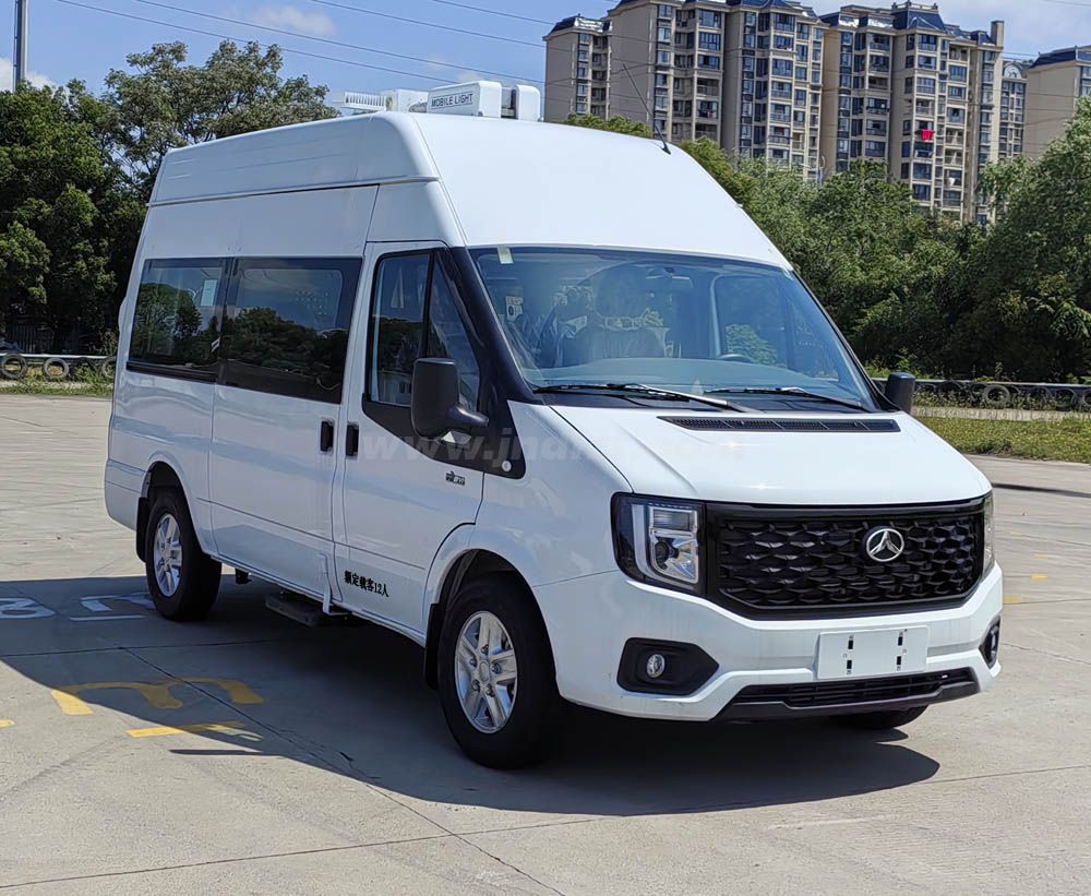 江铃四驱中轴10-12座运兵车