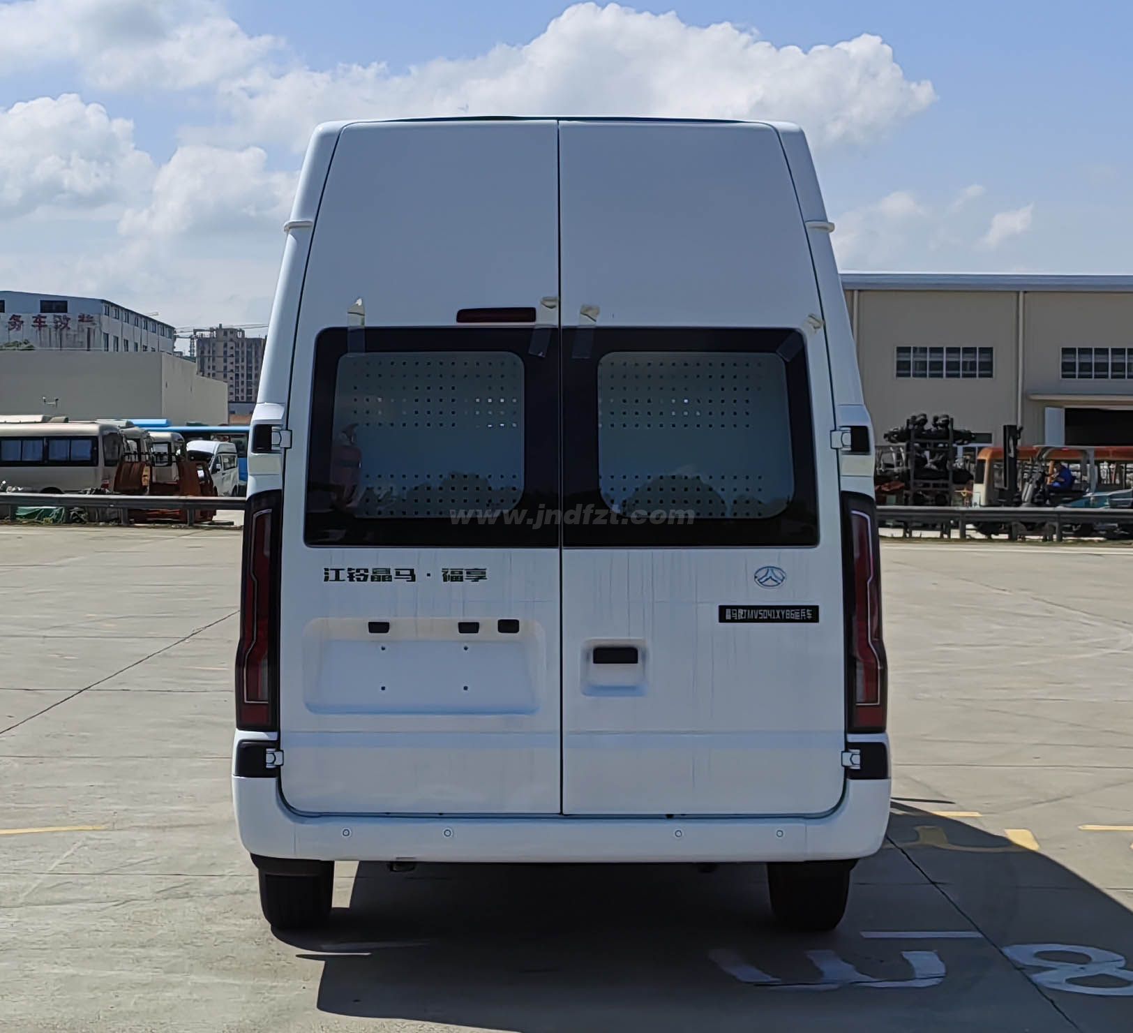 江铃四驱中轴10-12座运兵车