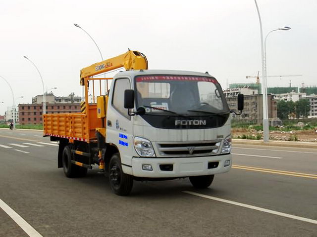 福田国四随车起重运输车